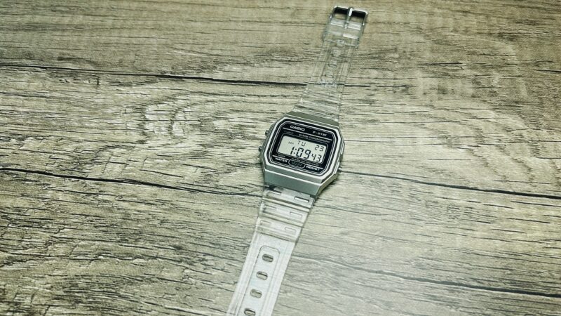 クリアバンドに交換したF-91WM-7Aの単体写真